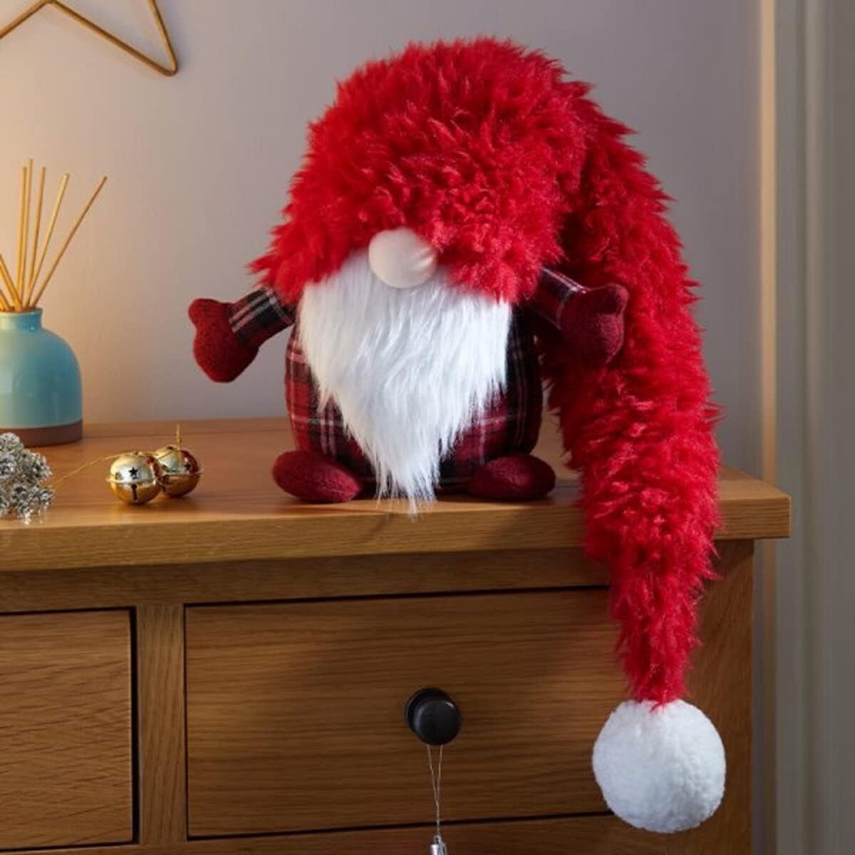 Kerstige Super Harige Rode Pluche Gonk: Feestelijke Woondecoratie Voor Een Warme Winter!