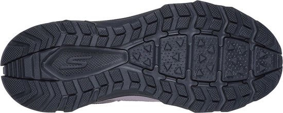 Onderkant van een donkergrijze Skechers Go Run Trail Altitude 2.0 wandelschoen met profiel.