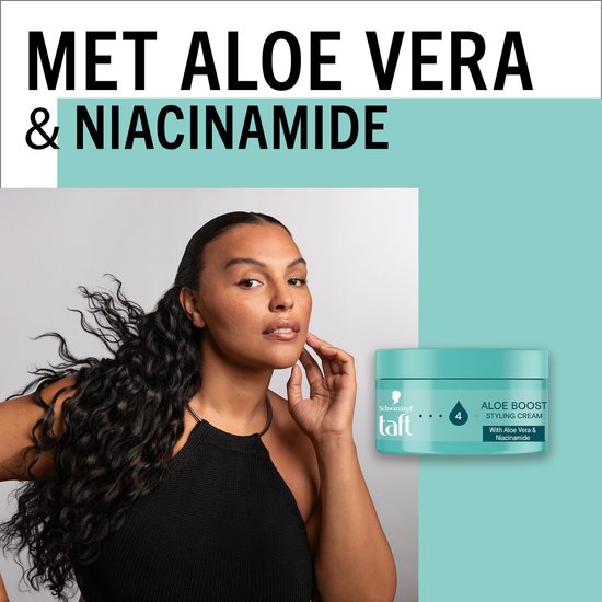 Vrouw met lange krullen en Taft Aloe Boost Styling Cream pot. Tekst "Met Aloe Vera & Niacinamide".