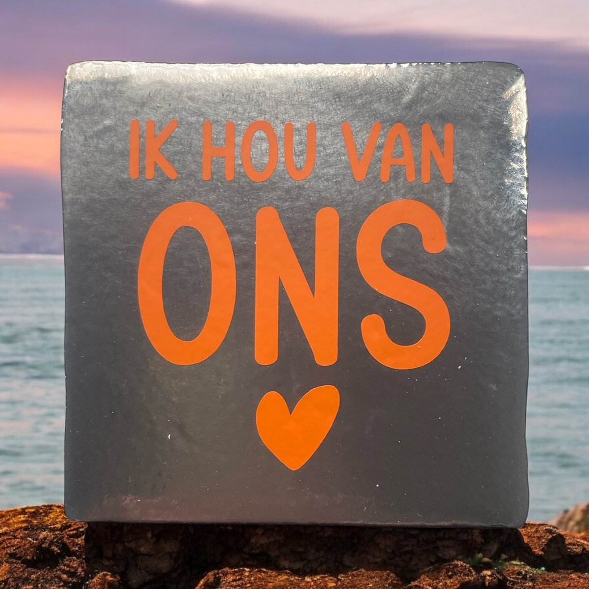 Hip Tegeltje met Tekst-Ik hou van Ons-Metallic Grijs-Cadeau-Geschenk-Gift-Kado-Sint-Kerst-Verjaardag-Zomaar