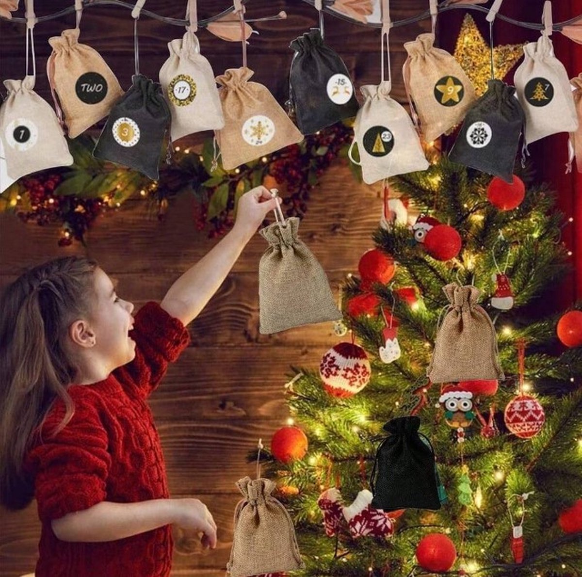 Aftellen Kerst / Feestdagen - Adventskalender - 24 Zakjes - Stickers - Knijpers - Touw - Jute Linnen Boom / Kerstboom - kerstcadeauzakjes met Advent Cijfer Stickers - Doe het zelf stoffen zakjes - kerstkalenderzakjes - Snoep Snacks Kerstcadeauzakje
