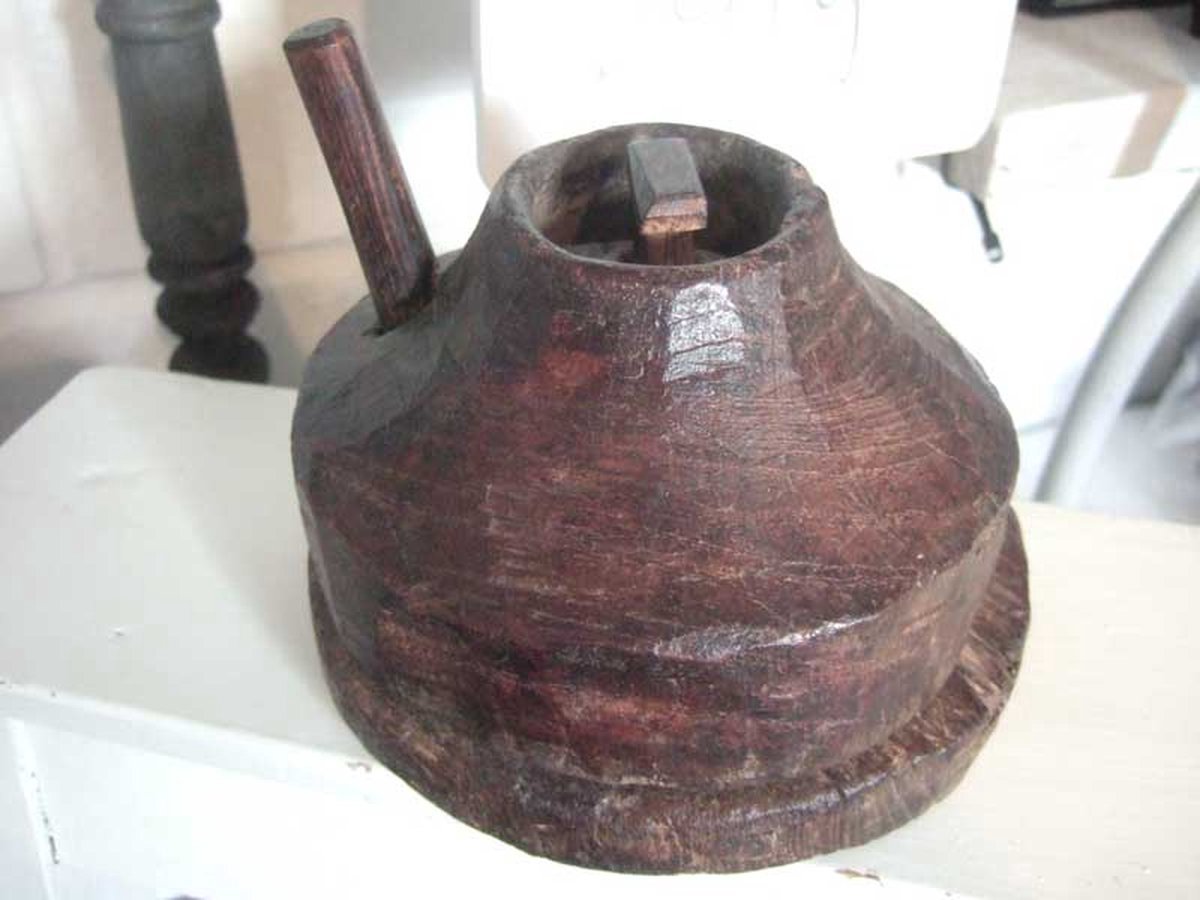 Oud houten molentje/grinder