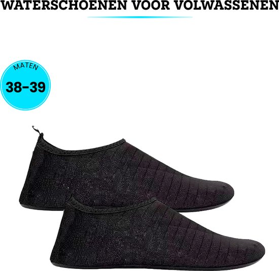 Twee zwarte waterschoenen voor volwassenen, maat 38-39.