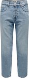 Voorkant van een lichtblauwe jeans met knopen en het 'ONLY & SONS' logo op de tailleband.