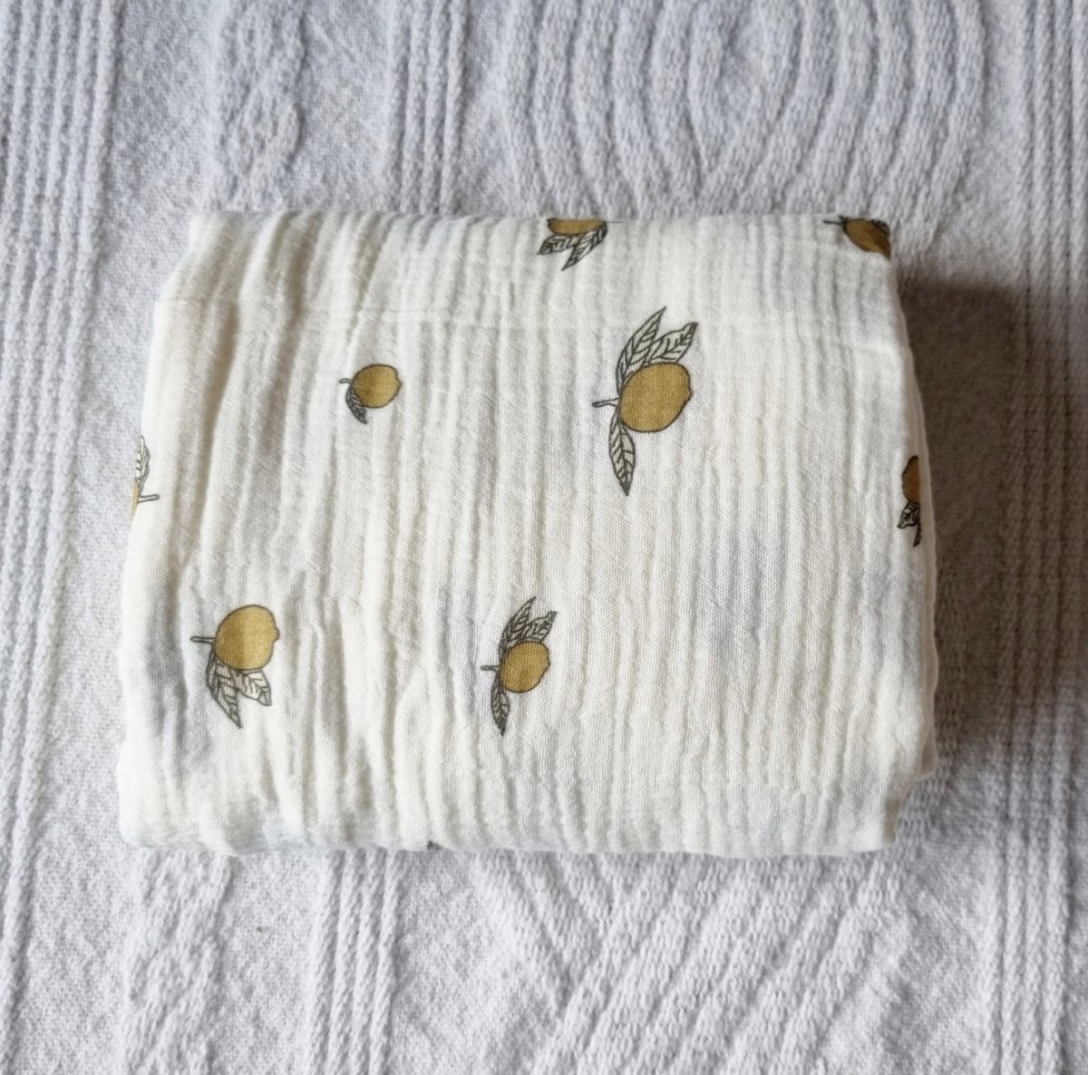 Goedkoopste Hydrofiele doek XL - Beige met Citroenen 130x110cm - cadeauverpakking - babycadeau