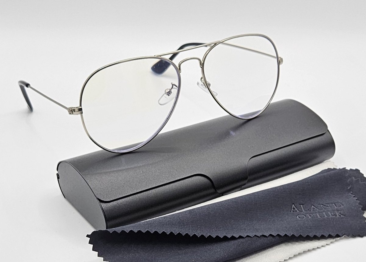 Unisex leesbril +1,5 met brillenkoker / computerbril blauw filter / bril met etui en doekje 3025 / computerbril met sterkte +1.5 / blue light blocking glasses / zilveren montuur / beeldscherm bril op sterkte / gaming - computer bril / Aland optiek