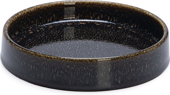 Une gamelle basse et ronde en céramique, noir brillant avec un motif brun moucheté sur le bord intérieur.