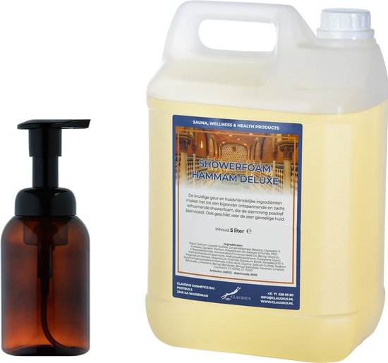 Amberkleurige zeepdispenser met zwarte pomp naast een grote gele jerrycan met "SHOWERFOAM HAMMAM DELUXE" label.