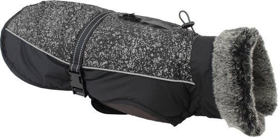 Veste noire pour chien avec imprimé gris moucheté, col en fausse fourrure et détails réfléchissants, couchée sur le côté.