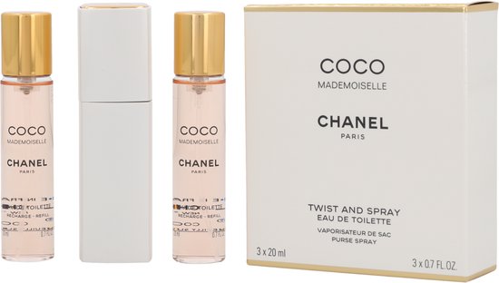 Chanel Coco Mademoiselle Eau de Toilette Twist and Spray set met drie flacons met gouden dopjes en een zilverkleurige verstuiver.