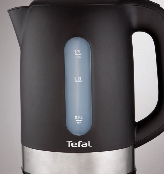 Gedetailleerde opname van de zwarte Tefal waterkoker met een transparant waterniveau-indicator.