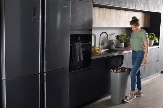 Curver Compatta fémhatású téglalap alakú pedálos szemetes, 50l