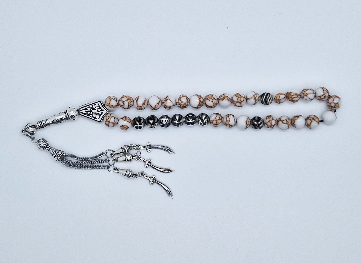 Handgemaakte naam tasbih 33 Kralen Natuursteen “Wit howliet gesponnen goud” - met metaal tassel “Zwaarden"- Met je naam of de naam van uw geliefde- 8 mm diameter van de korrel