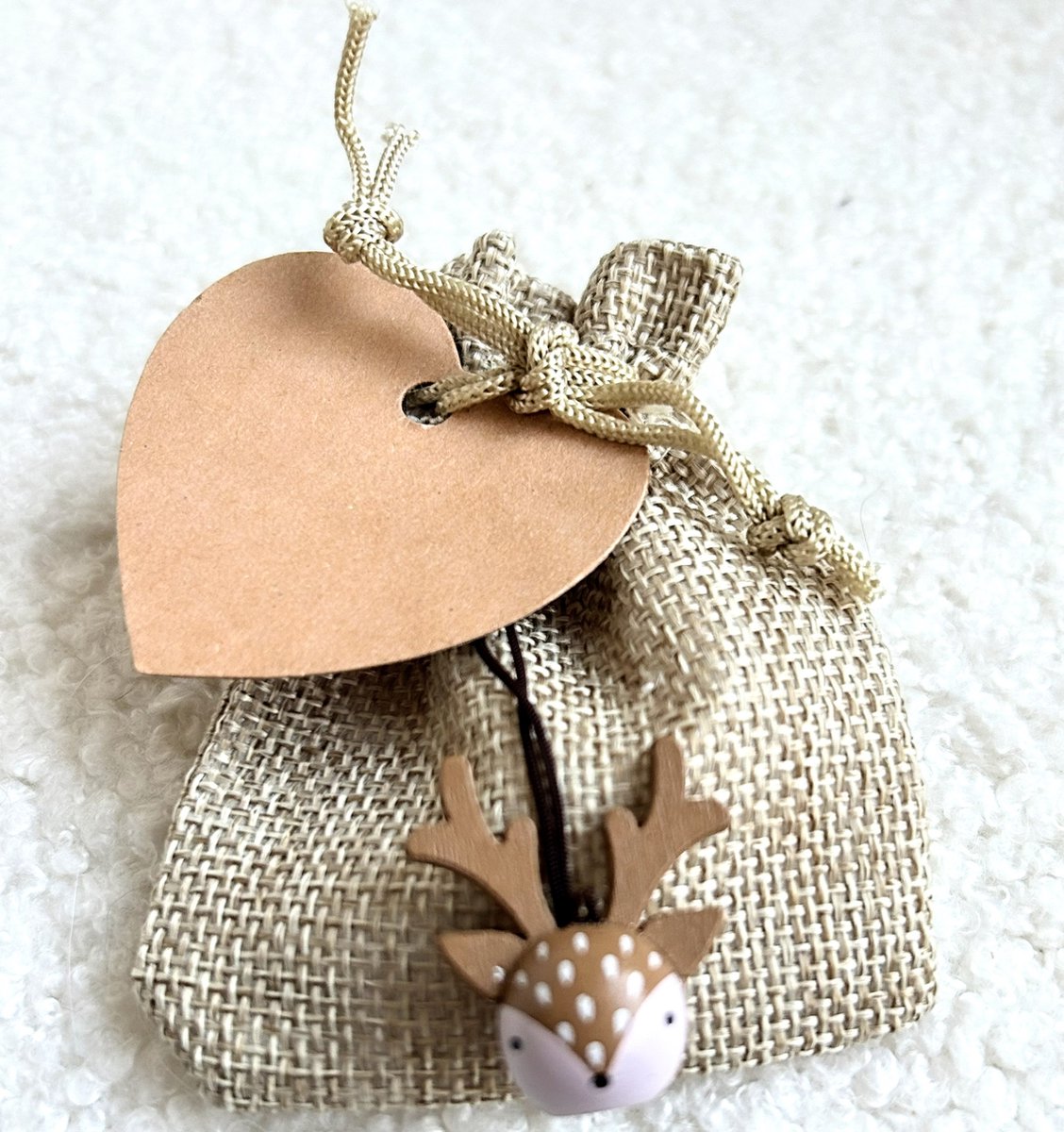 3 Jute giftbags met pepermuntjes, houten kerst eland en kraft kaartje - kerst - cadeau - bedeankje - eland - rendier - jute - gelukspoppetje
