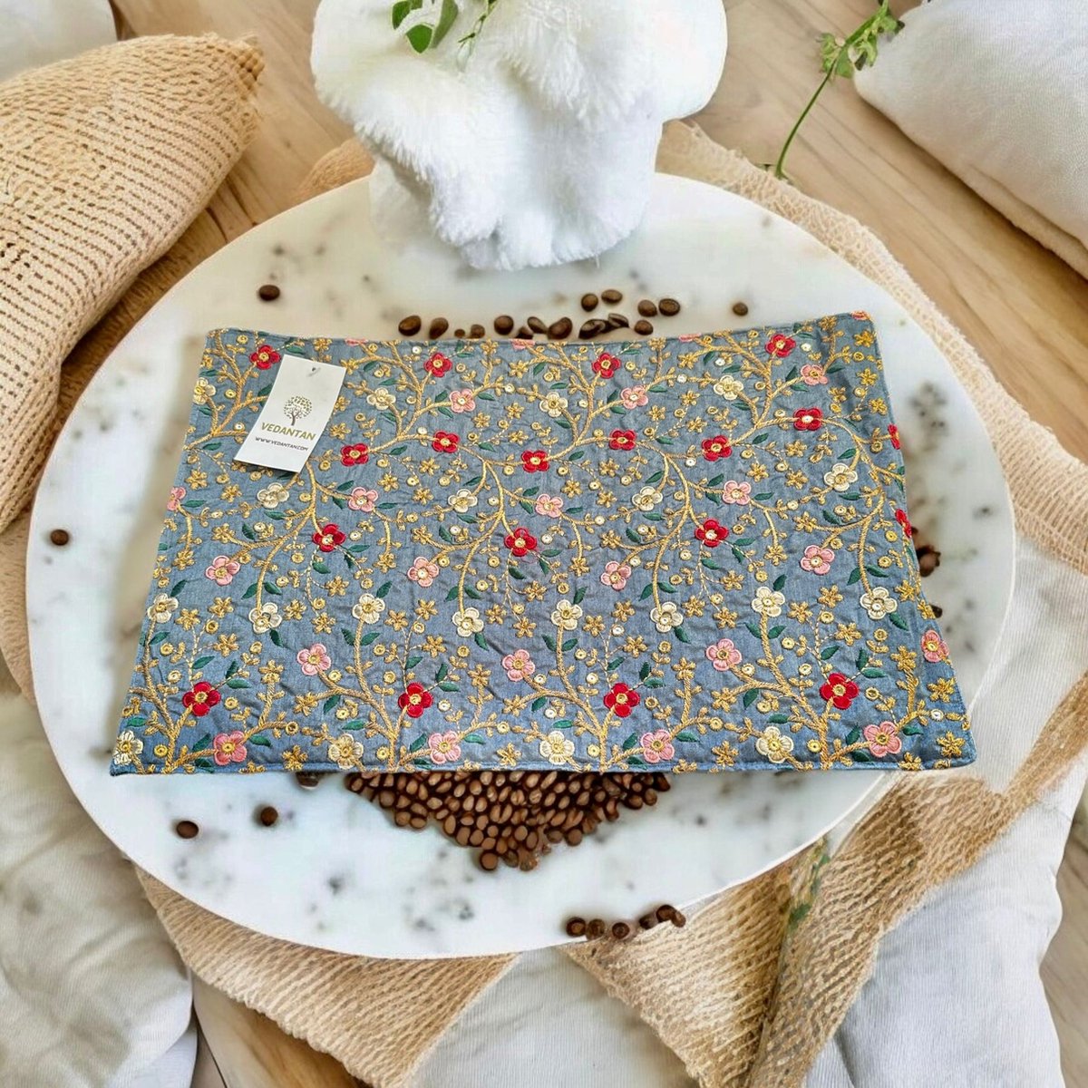 Placemat met etnisch borduurwerk - placemats katoensilk - 45 x 30 cm - 2 stuks - Bordonderzetters antislip - Tafeldecoratie - Tafelonderzetter - Luxe tafeldecoratie - Placemat - Onderzetter - Tafeldecoratie accessoires - Kerstmis - Feest