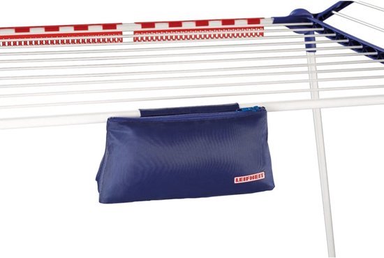 Gros plan d'un accessoire bleu zippé sur un étendoir Leifheit Pegasus.