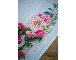 Vervaco - Aïda tafelkleed kit - Klassieke bloemen en vlinders - PN-0164423 - Borduren - Borduurpakket - Borduurpakket volwassenen - Borduurpakket kind