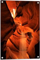 WallClassics - Tuinposter – Zonnestralen door Antelope Canyon - 50x75 cm Foto op Tuinposter  (wanddecoratie voor buiten en binnen)