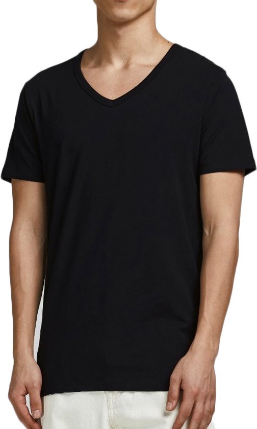 Zwart V-hals T-shirt met korte mouwen, staand, op een model.