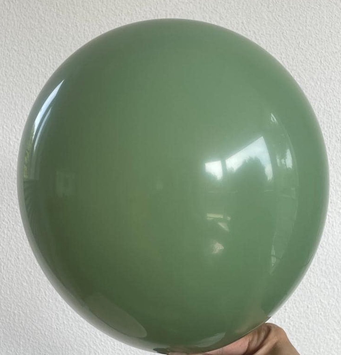 Luna Balunas 50 Stuks Latex Olijfgroen & Gouden Ballonnen Set met Lint - Champagne Wit - Eco friendly FSC — afbeelding 4