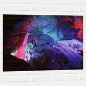 WallClassics - Muursticker - Rood Blauw en Paarse Kleuren in een Grot - 80x60 cm Foto op Muursticker