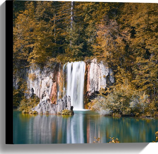 WallClassics - Canvas  - Waterval vanuit het Bos in een Meer - 40x40 cm Foto op Canvas Schilderij (Wanddecoratie op Canvas)