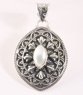 Pendentif en argent artisanal traditionnel avec perle