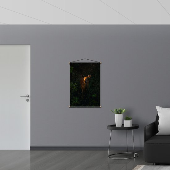 WallClassics - Affiche Textile - Cerf dans la Forêt - 60x90 cm Photo sur Textile
