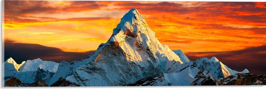 WallClassics - Acrylglas - Sneeuwbergtop voor Zonsondergang - 60x20 cm Foto op Acrylglas (Met Ophangsysteem)
