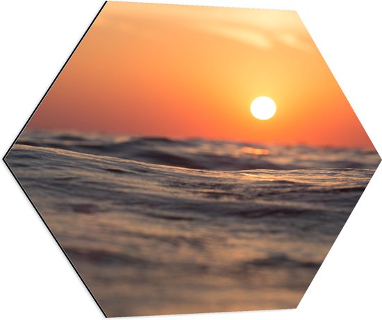 WallClassics - Dibond Hexagon - Kalmerende Zee met Zonsondergang - 80x69.6 cm Foto op Hexagon (Met Ophangsysteem)