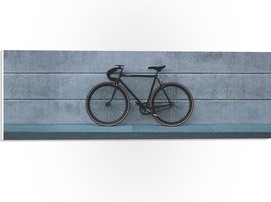 WallClassics - Plaque de Mousse PVC - Vélo Noir contre Bâtiment Gris - Photo 60x20 cm sur Plaque de Mousse PVC