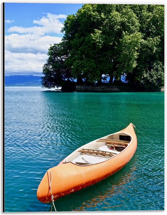 WallClassics - Dibond - Oranje Kano op het Blauwe Water - 30x40 cm Foto op Aluminium (Met Ophangsysteem)