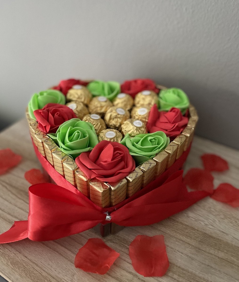 Kerstcadeau - Sinterklaas cadeau - Geschenk Kerst - Chocolade Geschenk Hart - Geschenk voor haar of hem - Cadeau idee - Handgemaakt - Ferrero Rocher - Merci