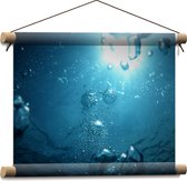 WallClassics - Textielposter - Luchtbellen onder Water - 40x30 cm Foto op Textiel