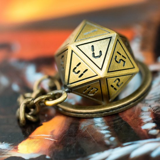 Thumbnail van een extra afbeelding van het spel Lapi Toys - Dungeons and Dragons sleutelhanger - DnD D20 sleutelhanger - D20 dobbelsteen - D&D metal polydice - Afneembaar - Metaal - Goud