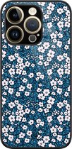 Casimoda® hoesje - Geschikt voor iPhone 14 Pro - Bloemen Blauw - Luxe Hard Case Zwart - Backcover telefoonhoesje - Blauw