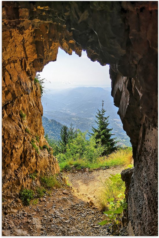 WallClassics - Poster Glossy – Foggy View of Montagnes - 50x75 cm Photo sur Papier Poster avec Finition Brillante