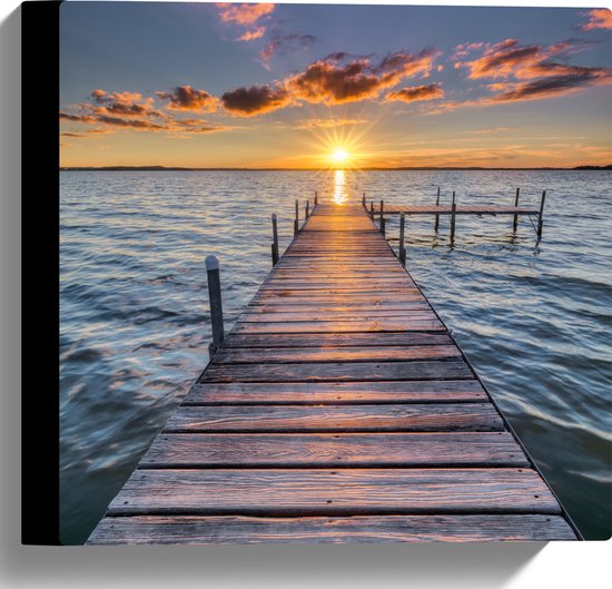 WallClassics - Canvas  - Houten Vlonder boven Kalme Zee met Zon - 30x30 cm Foto op Canvas Schilderij (Wanddecoratie op Canvas)