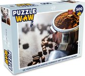 Puzzel De versgemalen koffie omringd met espresso bonen - Legpuzzel - Puzzel 500 stukjes