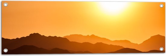WallClassics - Tuinposter – Fel Zonlicht boven Heuvels - 90x30 cm Foto op Tuinposter  (wanddecoratie voor buiten en binnen)
