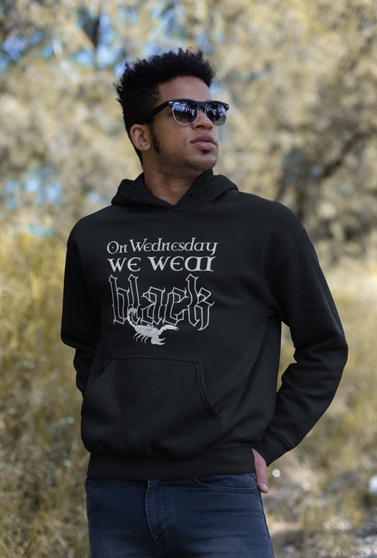 Rick & Rich - Zwart Hoodie - On Wednesday we wear black - The Addams Family - Gothic Hoodie - Wednesday Hoodie - Zwart Wednesday Hoodie - Zwart Hoodie maat XXL - Hoodie met ronde hals - Wednesday Addams - Hoodie Man