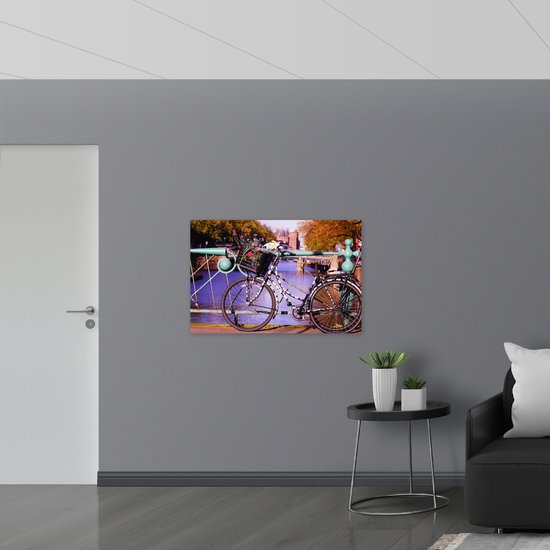 WallClassics - Dibond - Vélo Garé sur Pont - Photo 105x70 cm sur Aluminium (Avec Système d'accrochage)