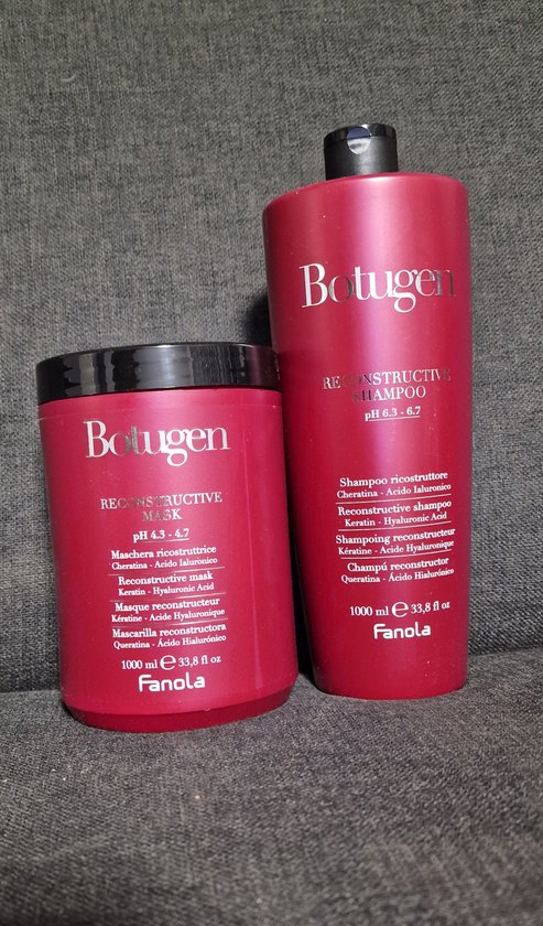 Set met rode Botugen reconstructieve shampoo en masker van Fanola, beide met zwarte dop.