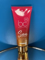 Trekt snel in en plakt niet -  Schwarzkopf Bonacure Sun Protect Hair & Body Bath 200 ml -  vrouwen - Voor