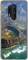 Geschikt voor OnePlus 8 Pro hoesje - Een luchtfoto van Honolulu en een uitgestorven krater op Hawaii - Siliconen Telefoonhoesje