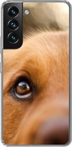 Geschikt voor Samsung Galaxy S22 hoesje - De twinkeling in het oog van de Golden Retriever - Siliconen Telefoonhoesje