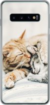 Geschikt voor Samsung Galaxy S10 hoesje - Katten - Bank - Woonkamer - Siliconen Telefoonhoesje