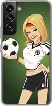 Geschikt voor Samsung Galaxy S22 Plus hoesje - Een illustratie van een meisje met Duitse kleding en een voetbal - Meiden - Meisjes - Kinderen - Siliconen Telefoonhoesje