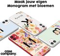 Vier telefoonhoesjes met bloemenprints en initialen, waaronder 'K', 'N' en 'M'.