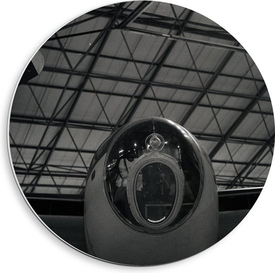 WallClassics - PVC Schuimplaat Muurcirkel - Vliegtuig in Fabriekshal (zwart/wit) - 40x40 cm Foto op Muurcirkel (met ophangsysteem)